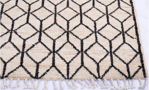 Moroccan White Hand Knotted 41 X 63 Area Rug 700-145761 Image 4