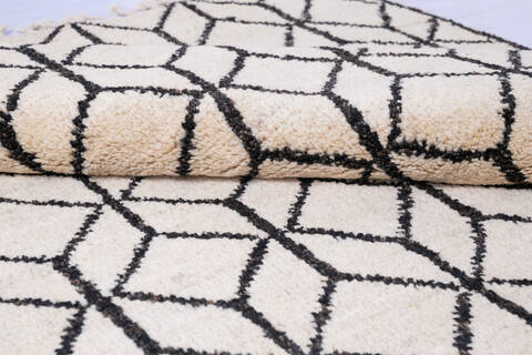 Moroccan White Hand Knotted 41 X 63 Area Rug 700-145761 Image 5