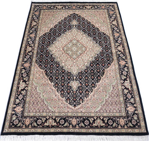 Pak-Persian Black Hand Knotted 40 X 65 Area Rug 700-145770 Image 1