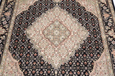Pak-Persian Black Hand Knotted 40 X 65 Area Rug 700-145770 Image 3