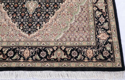 Pak-Persian Black Hand Knotted 40 X 65 Area Rug 700-145770 Image 4
