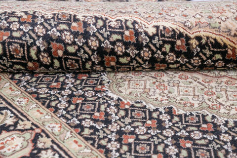 Pak-Persian Black Hand Knotted 40 X 65 Area Rug 700-145770 Image 5