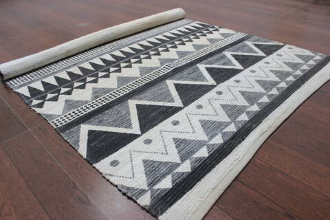 Geometric Multicolor Flat Woven 30 X 50 Area Rug 902-145927 Image 2