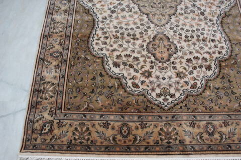 Mahi White Hand Knotted 60 X 90 Area Rug 905-145953 Image 2