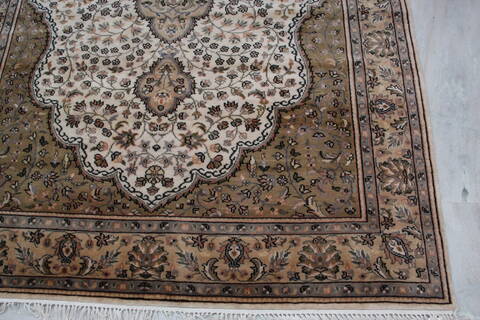 Mahi White Hand Knotted 60 X 90 Area Rug 905-145953 Image 3