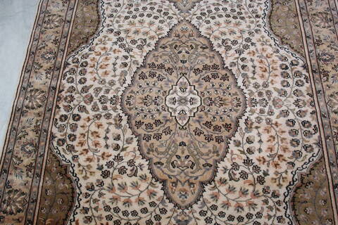 Mahi White Hand Knotted 60 X 90 Area Rug 905-145953 Image 4