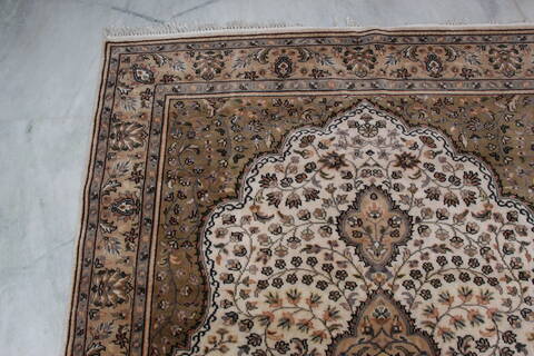 Mahi White Hand Knotted 60 X 90 Area Rug 905-145953 Image 5