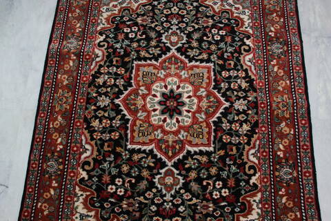 Kashan Black Hand Knotted 40 X 60 Area Rug 905-145954 Image 3