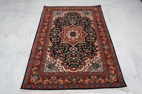 Kashan Black Hand Knotted 40 X 60 Area Rug 905-145954 Image 5