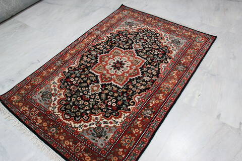 Kashan Black Hand Knotted 40 X 60 Area Rug 905-145954 Image 8