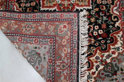 Kashan Black Hand Knotted 40 X 60 Area Rug 905-145954 Image 9