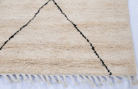 Moroccan White Hand Knotted 56 X 81 Area Rug 700-145987 Image 4