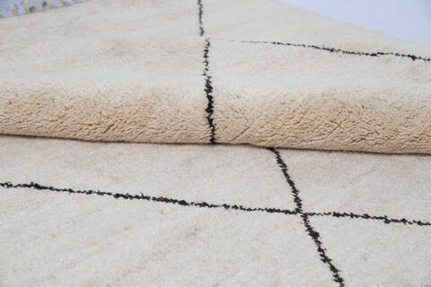 Moroccan White Hand Knotted 56 X 81 Area Rug 700-145987 Image 5
