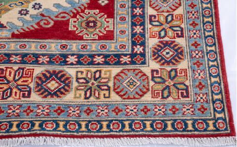 Kazak Red Hand Knotted 50 X 69 Area Rug 700-146017 Image 4