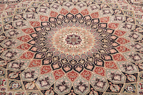 Pak-Persian Multicolor Hand Knotted 81 X 106 Area Rug 700-146023 Image 3