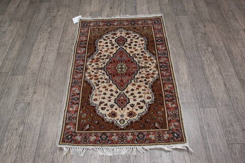 Mahi White Runner Hand Knotted 29 X 41 Area Rug 905-146025 Image 4