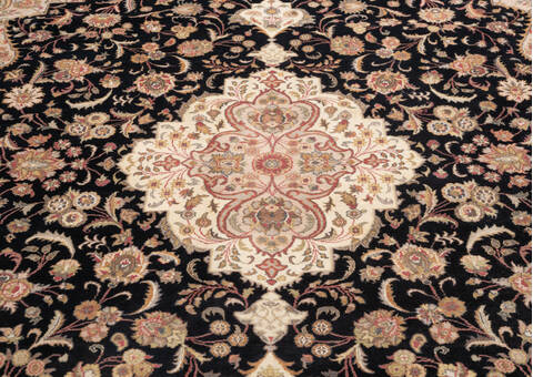 Pak-Persian Black Hand Knotted 80 X 101 Area Rug 700-146081 Image 3