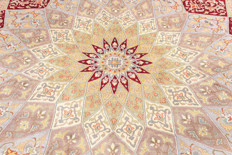 Pak-Persian Red Hand Knotted 101 X 141 Area Rug 700-146119 Image 3