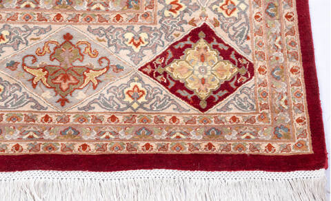Pak-Persian Red Hand Knotted 101 X 141 Area Rug 700-146119 Image 4