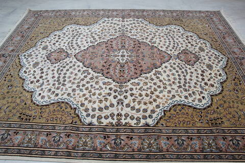 Mahi White Hand Knotted 80 X 100 Area Rug 905-146325 Image 3