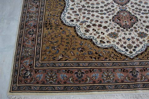 Mahi White Hand Knotted 80 X 100 Area Rug 905-146325 Image 4