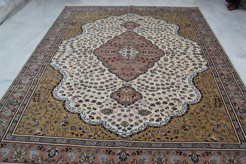Mahi White Hand Knotted 80 X 100 Area Rug 905-146325 Image 9