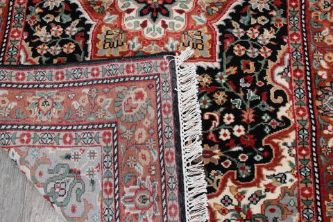Kashan Black Hand Knotted 40 X 60 Area Rug 905-146327 Image 6