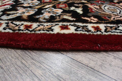 Kashan Red Round Hand Knotted 62 X 62 Area Rug 905-146328 Image 4