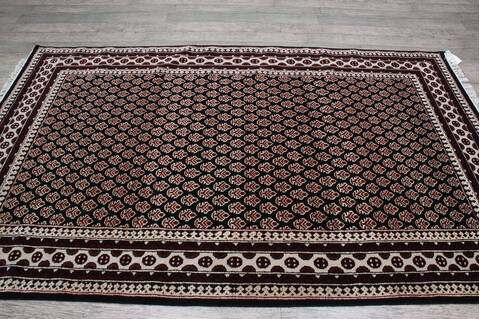 Bokhara Black Hand Knotted 53 X 83 Area Rug 905-146331 Image 4