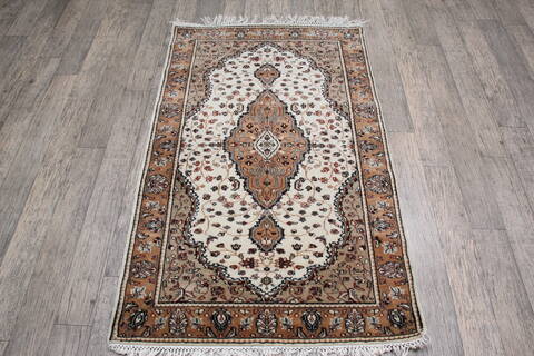Mahi White Hand Knotted 30 X 50 Area Rug 905-146333 Image 1