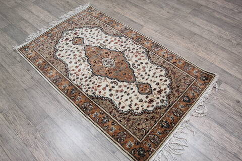 Mahi White Hand Knotted 30 X 50 Area Rug 905-146333 Image 2