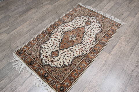 Mahi White Hand Knotted 30 X 50 Area Rug 905-146333 Image 3