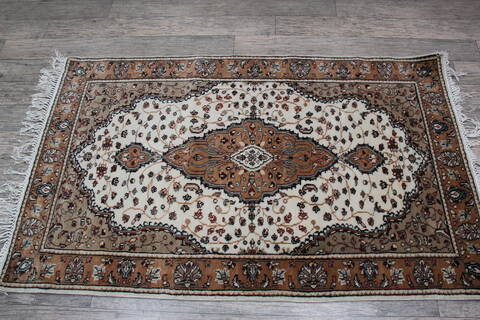 Mahi White Hand Knotted 30 X 50 Area Rug 905-146333 Image 4