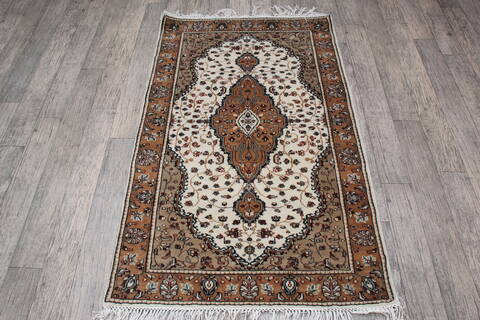 Mahi White Hand Knotted 30 X 50 Area Rug 905-146333 Image 5