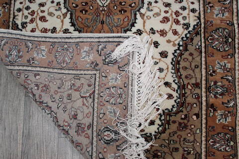 Mahi White Hand Knotted 30 X 50 Area Rug 905-146333 Image 6