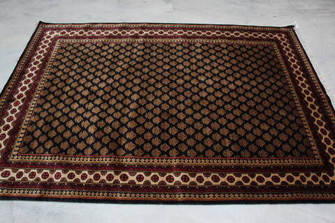 Bokhara Black Hand Knotted 50 X 72 Area Rug 905-146342 Image 5