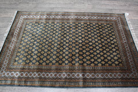 Kashmir Green Hand Knotted 40 X 60 Area Rug 905-146489 Image 4