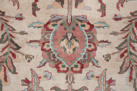 Pak-Persian Beige Hand Knotted 69 X 100 Area Rug 700-146911 Image 4