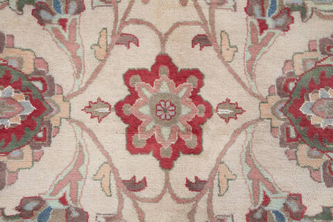 Pak-Persian Beige Hand Knotted 69 X 100 Area Rug 700-146911 Image 5