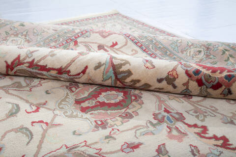 Pak-Persian Beige Hand Knotted 69 X 100 Area Rug 700-146911 Image 7