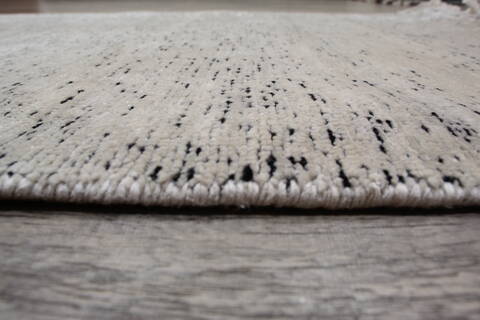 Jaipur White Runner Hand Knotted 26 X 40 Area Rug 124-146994 Image 4
