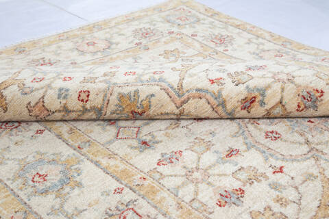 Chobi Beige Hand Knotted 40 X 511 Area Rug 700-147013 Image 5