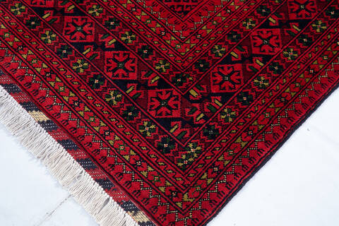 Khan Mohammadi Red Hand Knotted 67 X 95 Area Rug 700-147033 Image 3