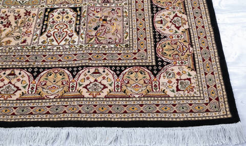 Pak-Persian Black Hand Knotted 81 X 100 Area Rug 700-147110 Image 4