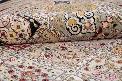 Pak-Persian Black Hand Knotted 81 X 100 Area Rug 700-147110 Image 5