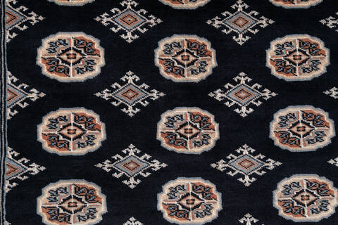 Bokhara Black Hand Knotted 41 X 66 Area Rug 700-147121 Image 4