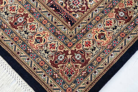 Pak-Persian Black Hand Knotted 46 X 73 Area Rug 700-147125 Image 4