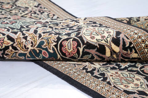 Pak-Persian Black Runner Hand Knotted 26 X 102 Area Rug 700-147128 Image 5