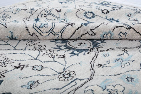 Chobi Grey Hand Knotted 85 X 100 Area Rug 700-147427 Image 6