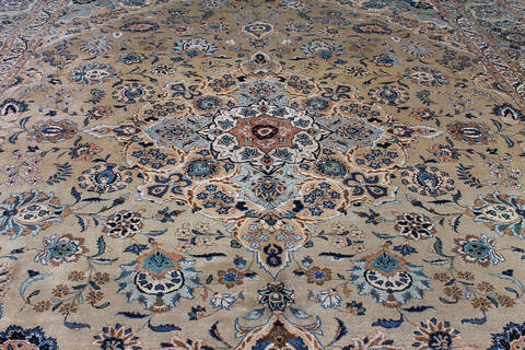 Kashan Beige Hand Knotted 100 X 133 Area Rug 254-147460 Image 3
